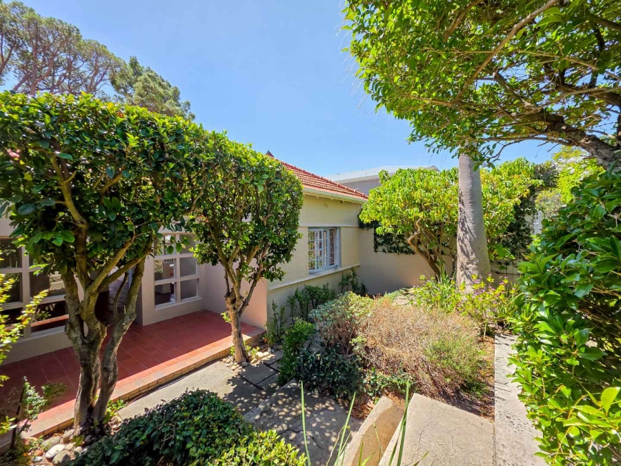 2 Bedroom Property for Sale in Vredehoek Western Cape